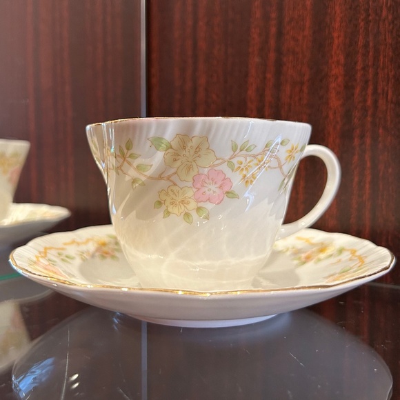 Vintage Rosina China Co. Ltd. Queen's Teacup & Saucer Set - Picture 1 of 9